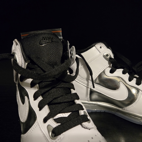 Nike Men's White and Metallic Sneakers - Picture 1 of 3